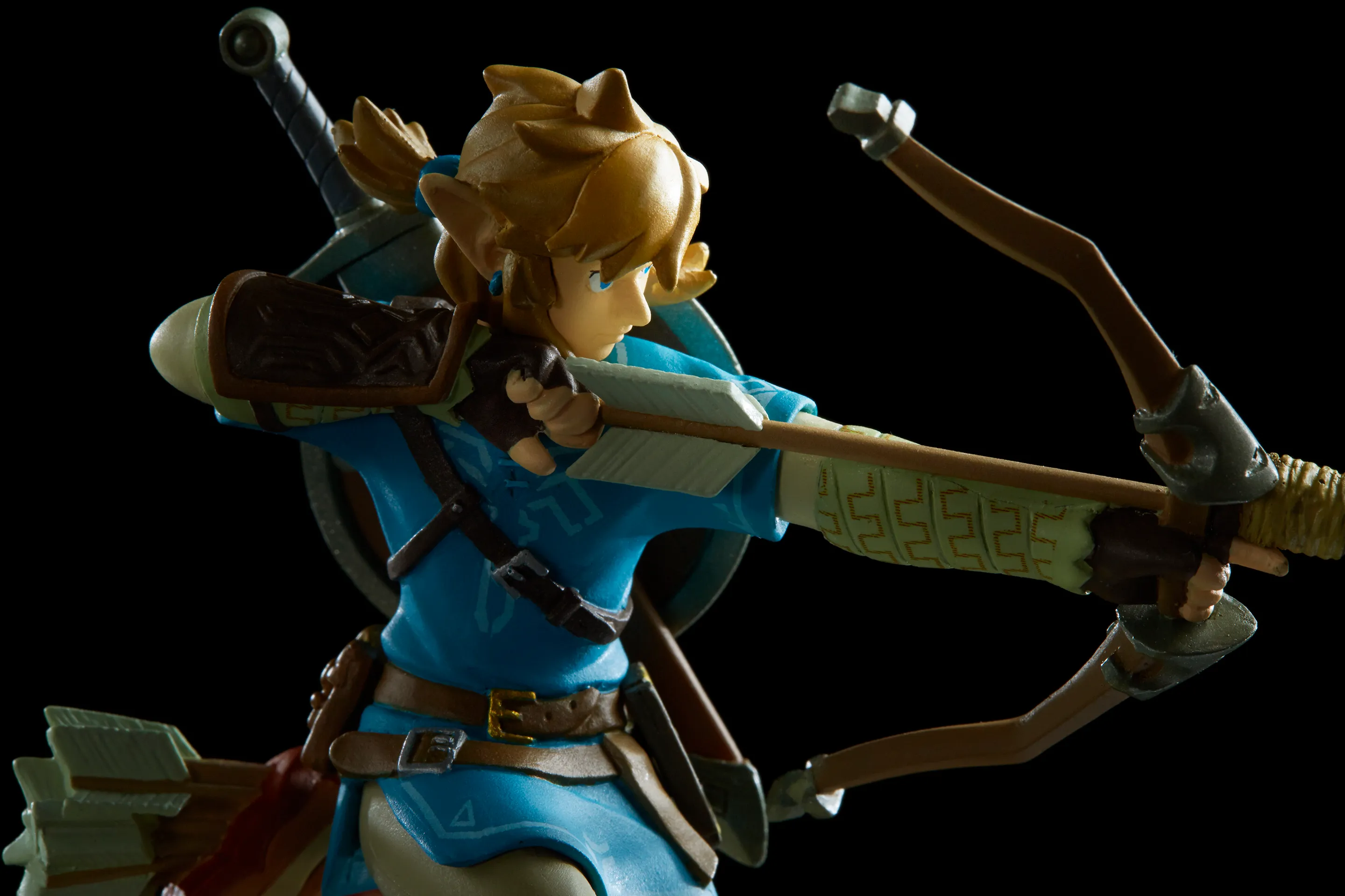 6e6c3-amiibo_zelda_e32016_image01-2_linkarcher4.jpg